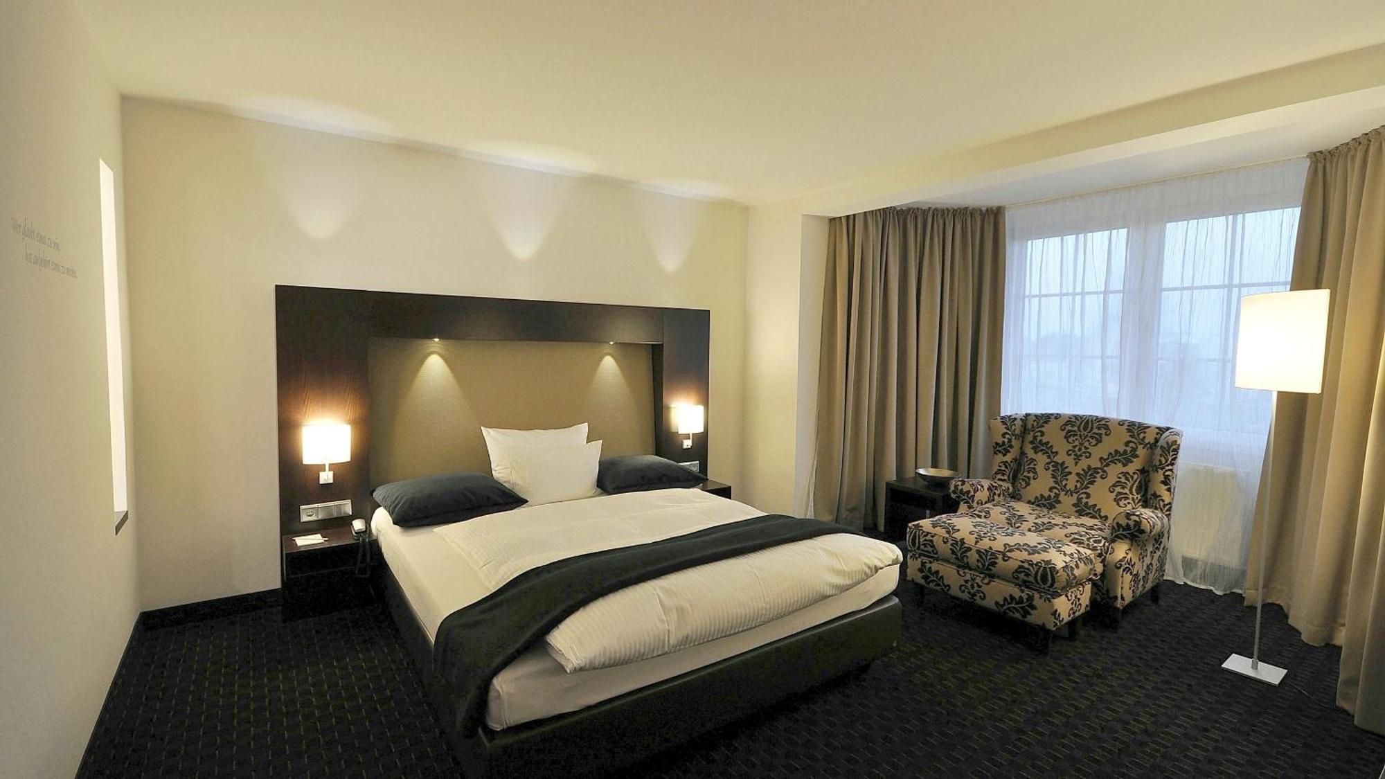 Wellings Parkhotel คัมพ์ลินท์ฟอร์ท ภายนอก รูปภาพ